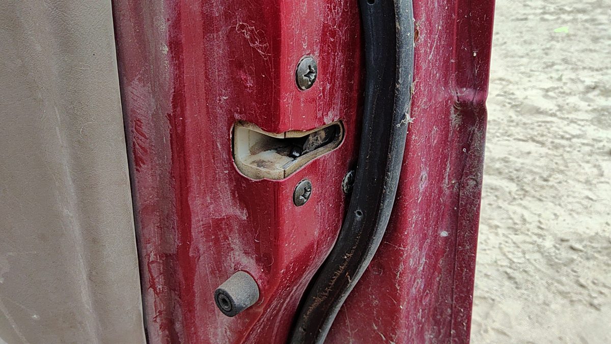 1997-2002 Ford Escort Passenger Right Front Door Latch With Rods/Cables Oem