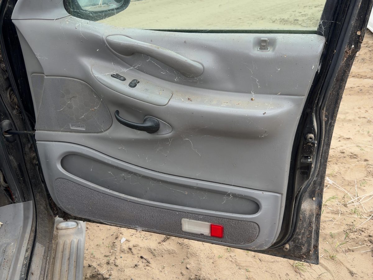 00-02 Expedition Passenger Right Front Door Trim Panel With Switches Gray 12