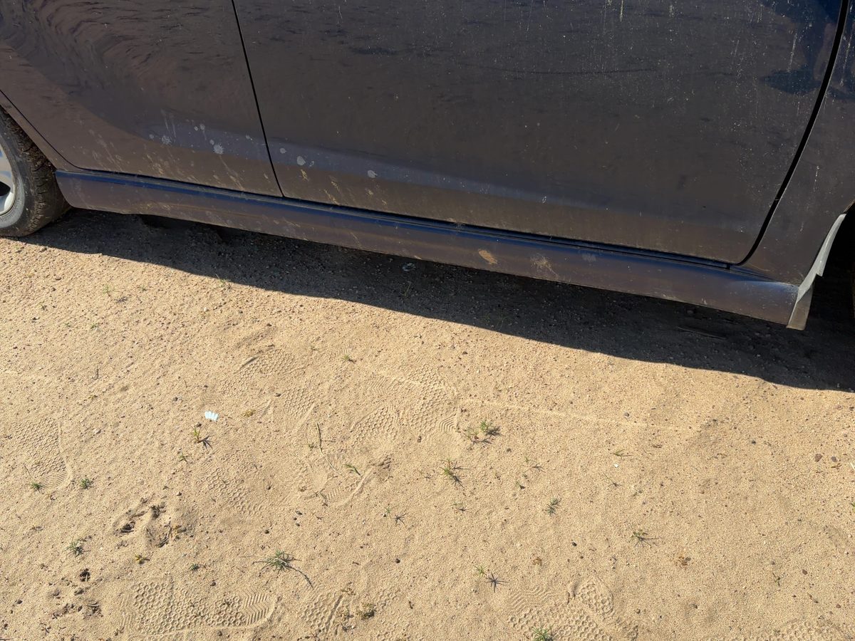 03-08 Matrix Passenger Right Lower Rocker Panel Moulding Side Skirt Indigo Ink
