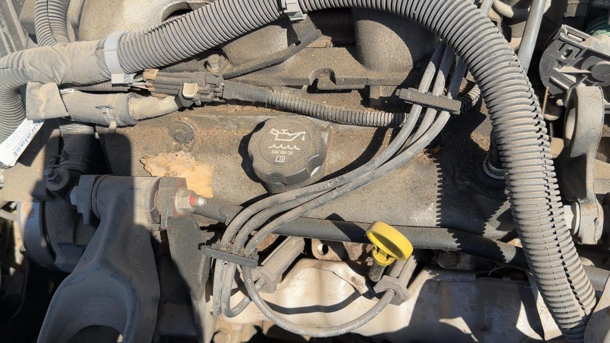 1997-2002 Buick Century Front Valve Cover Oem 3.1L 24504669