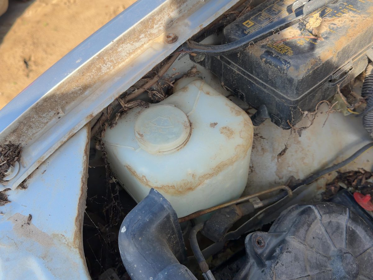 1991 Isuzu Pup Windshield Washer Fluid Reservoir With Pump Oem Wiper Tank