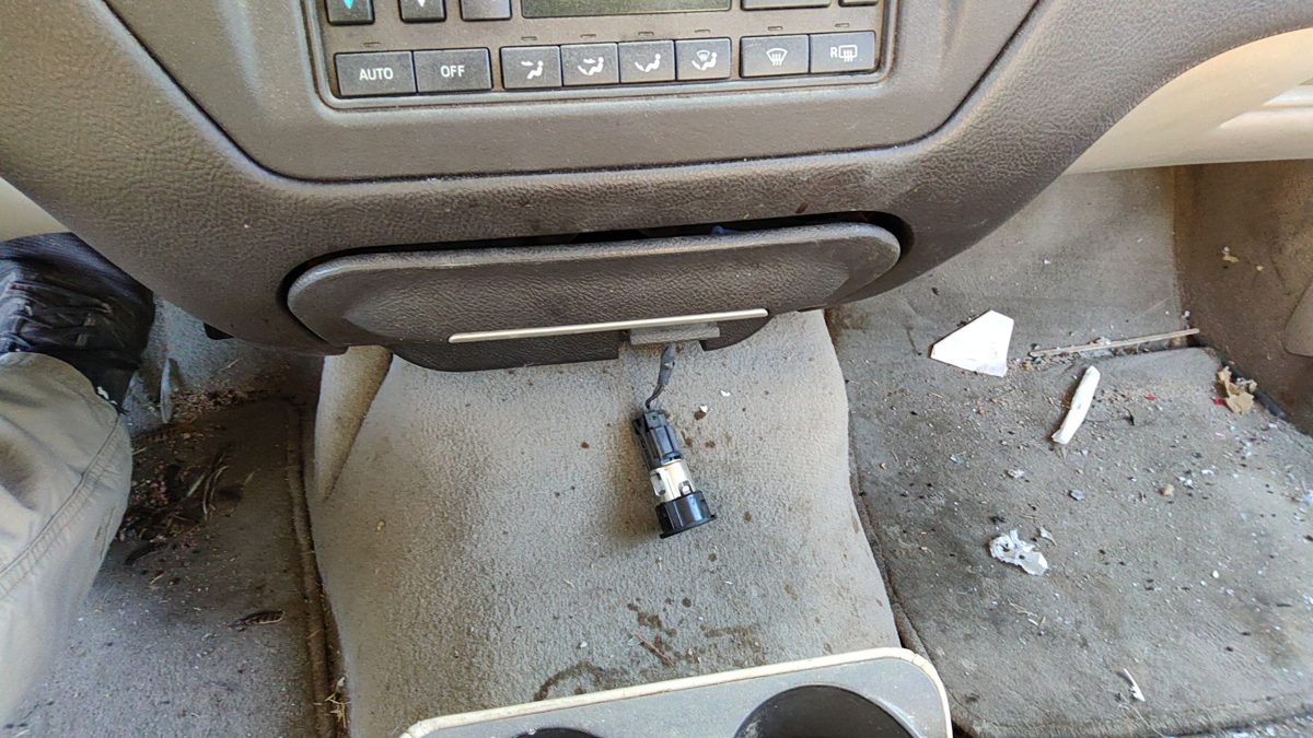 2003-2004 Lincoln Town Car Ash Tray Assembly Oem Slide Out Dash Gray