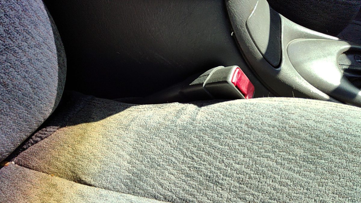 2000-02 Oldsmobile Intrigue Passenger Right Front Seat Belt Buckle Receiver Gray