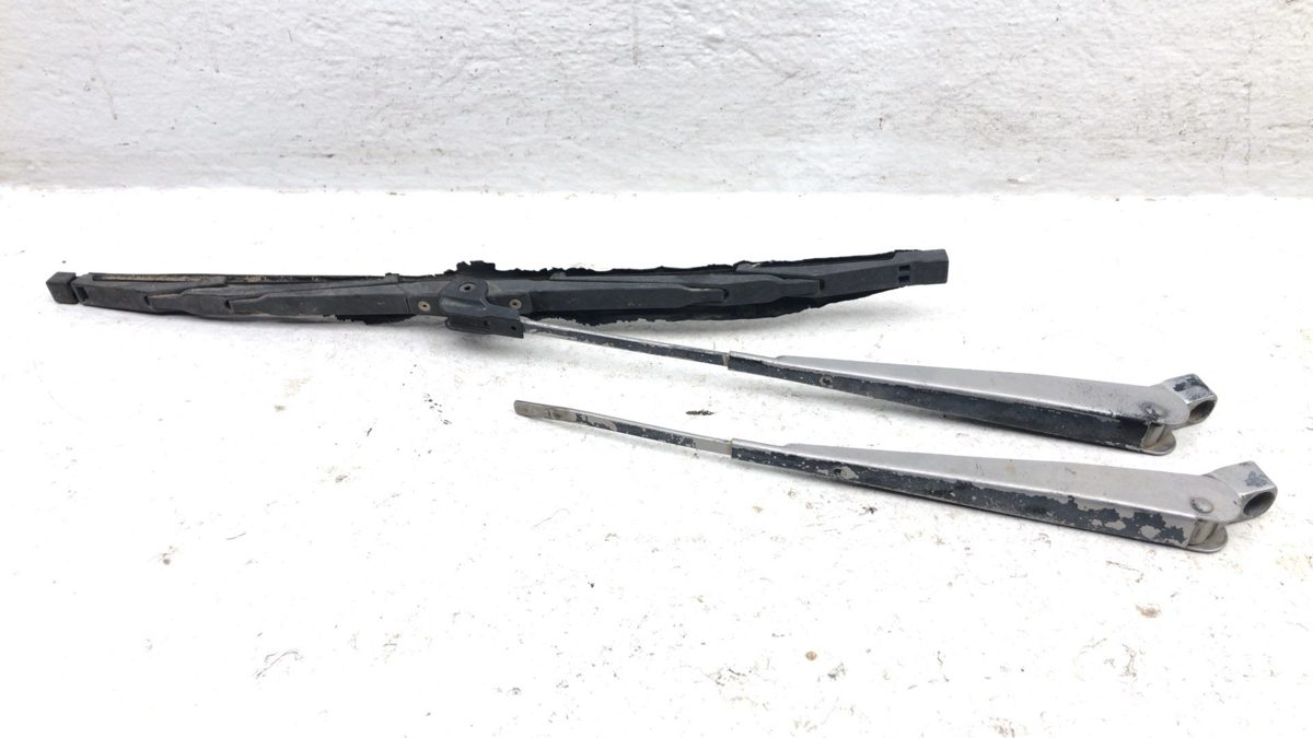 1971 Nissan 240Z Left Right Pair Set Windshield Wiper Arm Oem