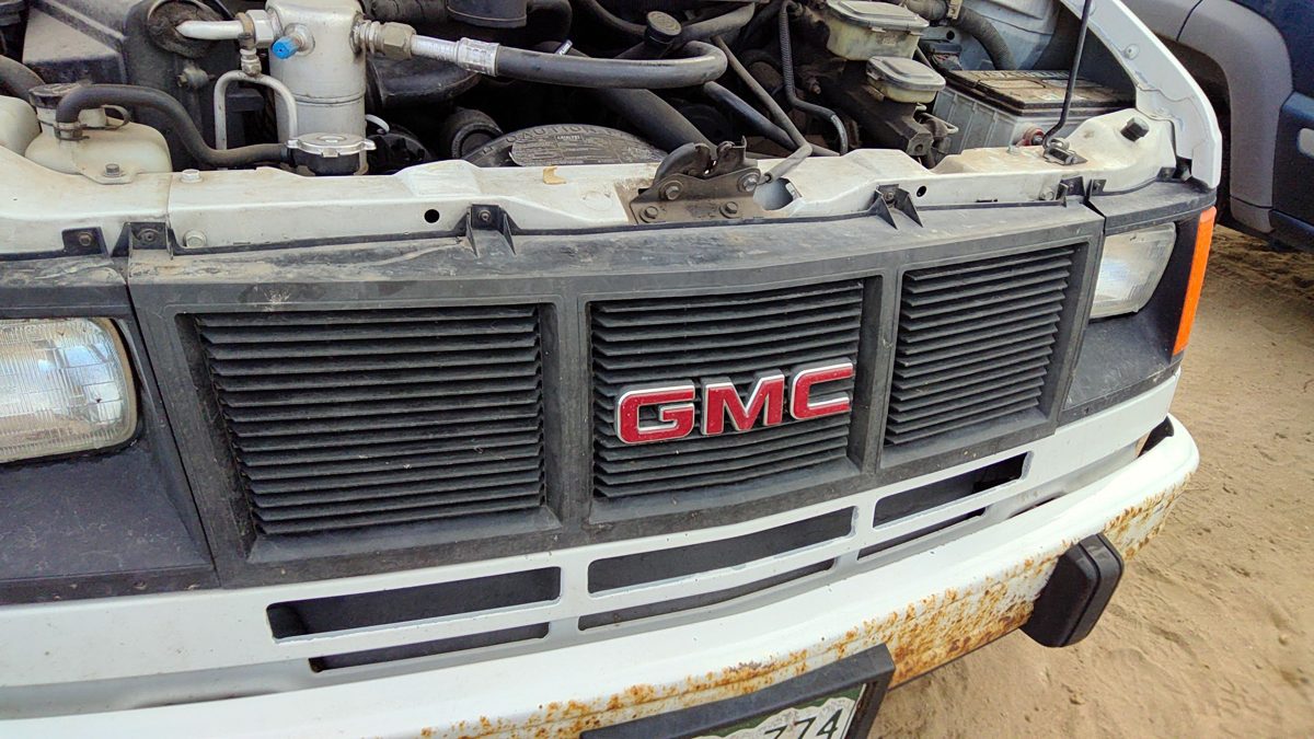 1985-1994 Gmc Safari Front Grille Assembly Oem 14066714