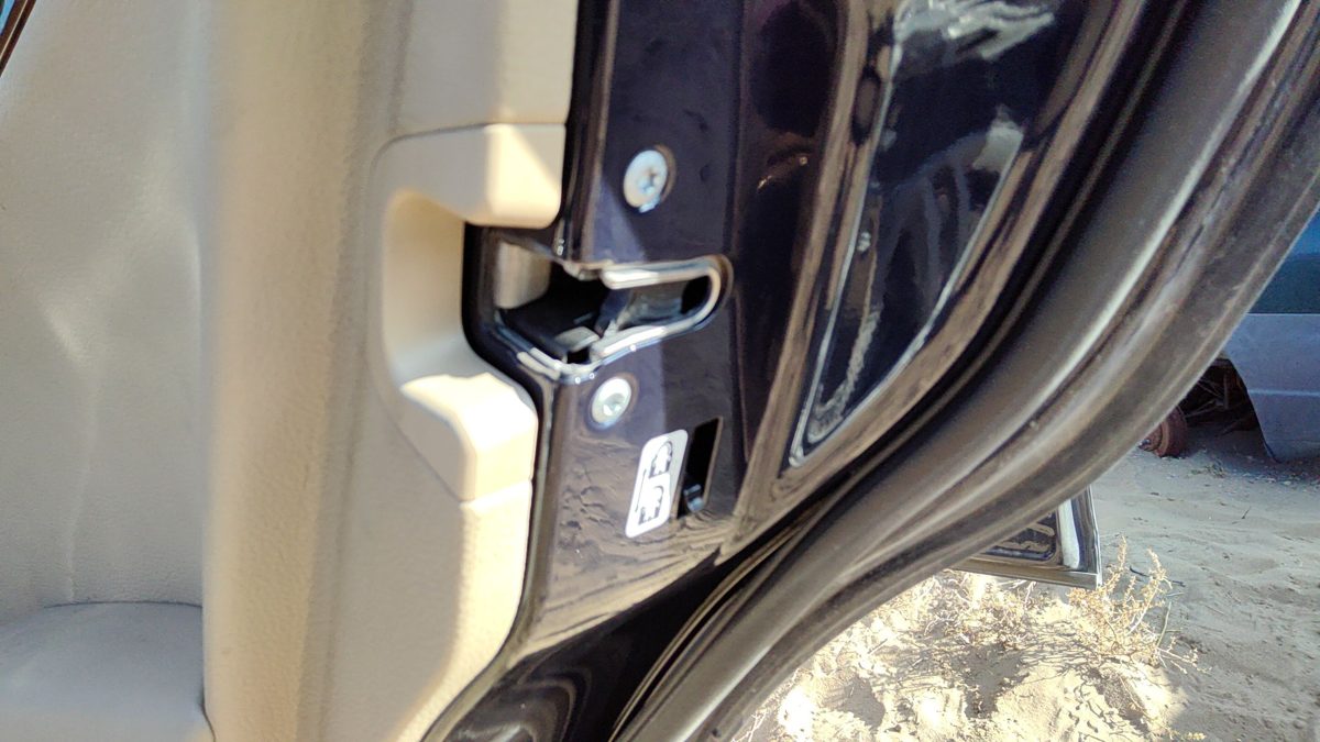 2012-2014 Mercedes C300 Passenger Right Rear Door Latch With Rods/Cables Back