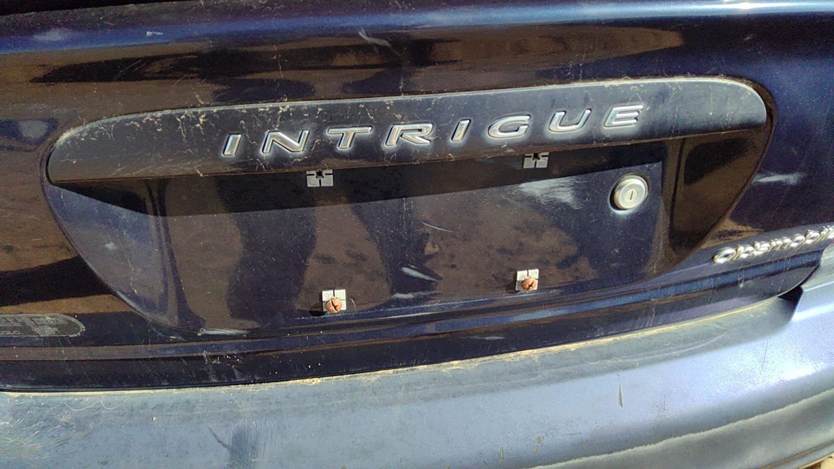 00 Oldsmobile Intrigue License Plate Trim Surround Panel Oem Tail Trunk Blue 28u
