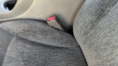 02-04 Chevy Trail Blazer Driver Left Front Seat Belt Buckle Receiver Gray 95D