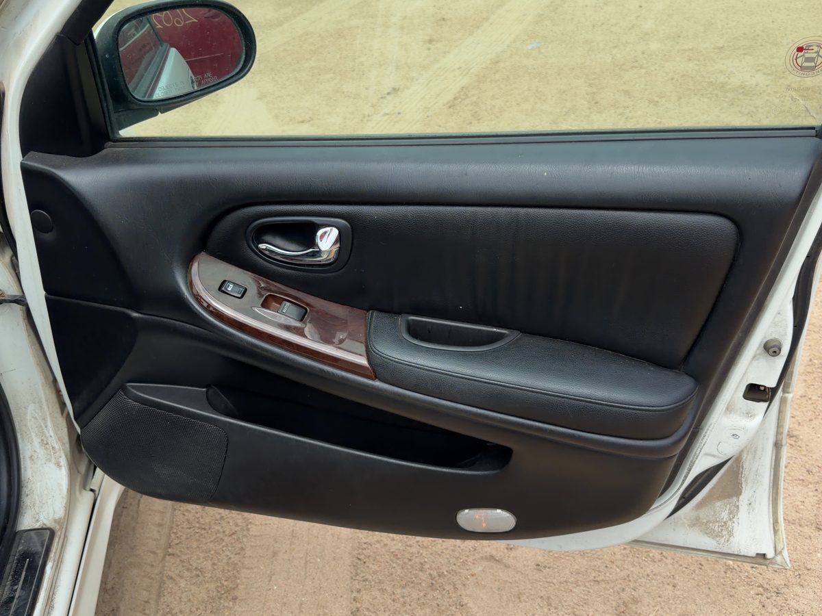2000-2001 Infiniti I30 Passenger Right Front Door Trim Panel With Switches Black
