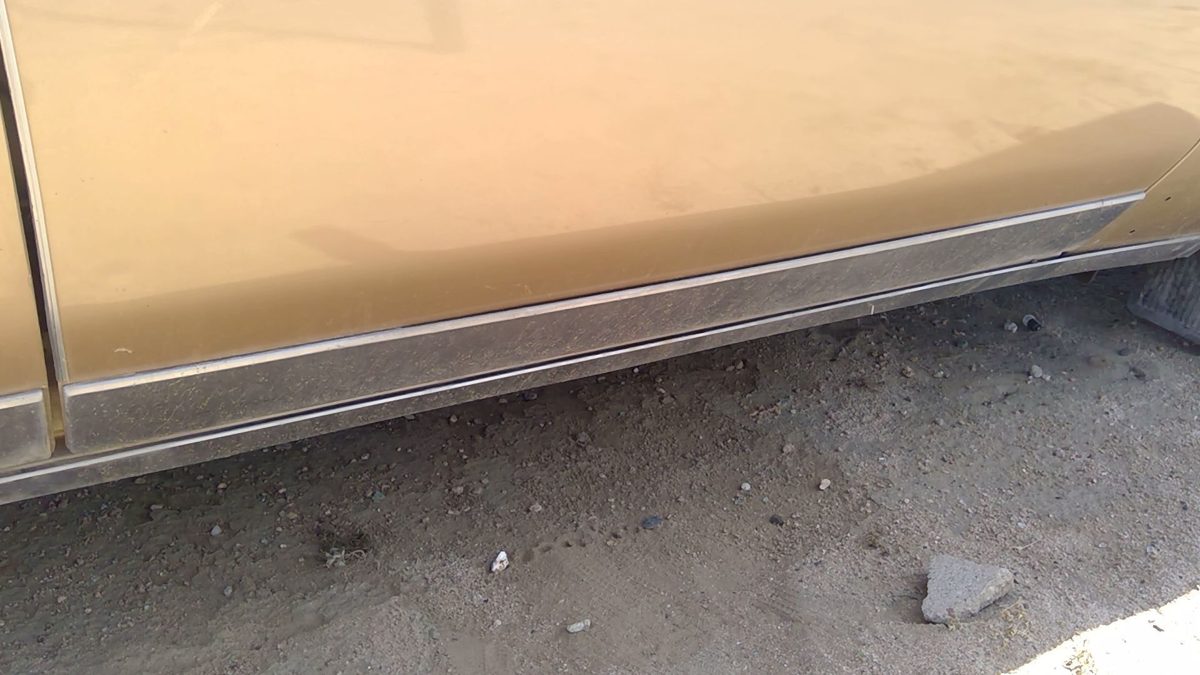 1980-1985 Olds 88 Passenger Right Front Moulding From Door Oem Trim Strip Lower