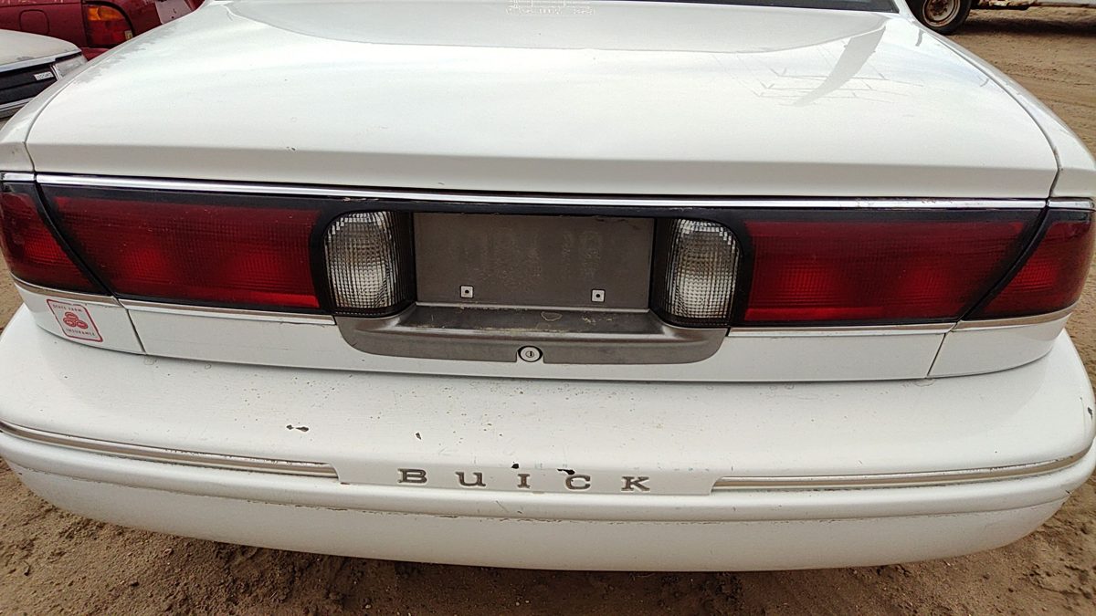 1997-99 Buick Lesabre Center Tail Light Oem Middle Brake Lamp Trunk Lid Mounted