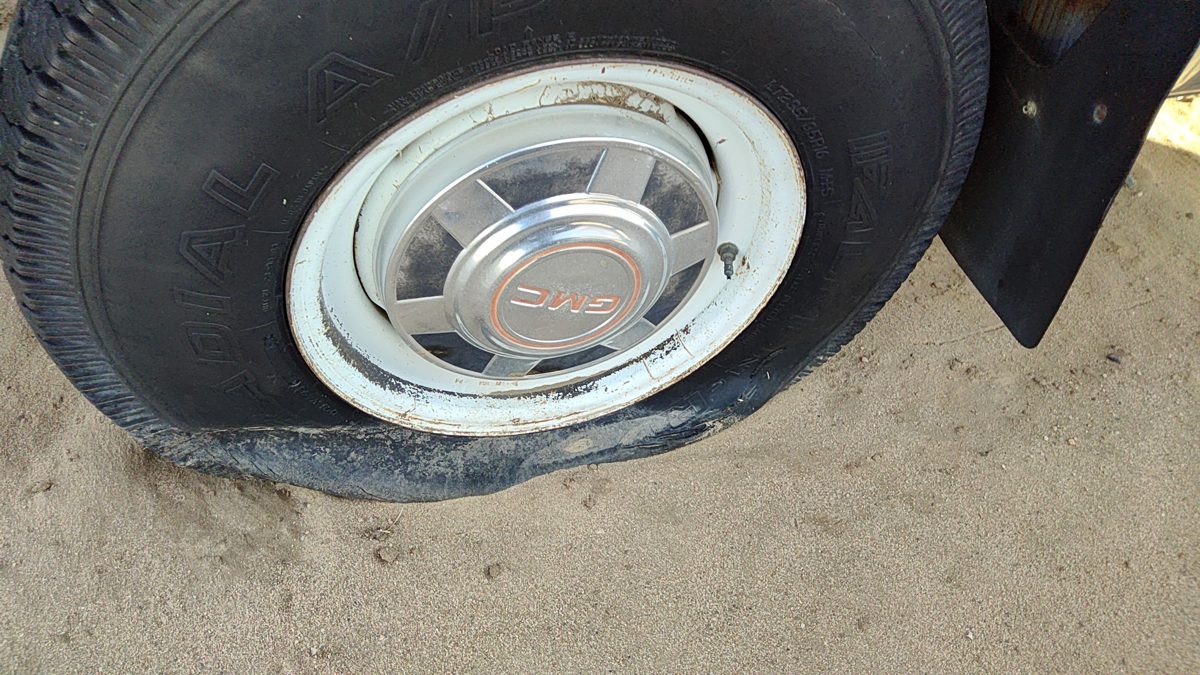1976-1991 Gmc Sierra C3500 Hub Cap Wheel Cover Oem 00349094