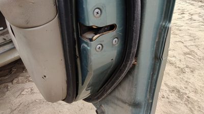 2000-2004 Legacy Outback Passenger Right Front Door Latch With Rods/Cables Oem