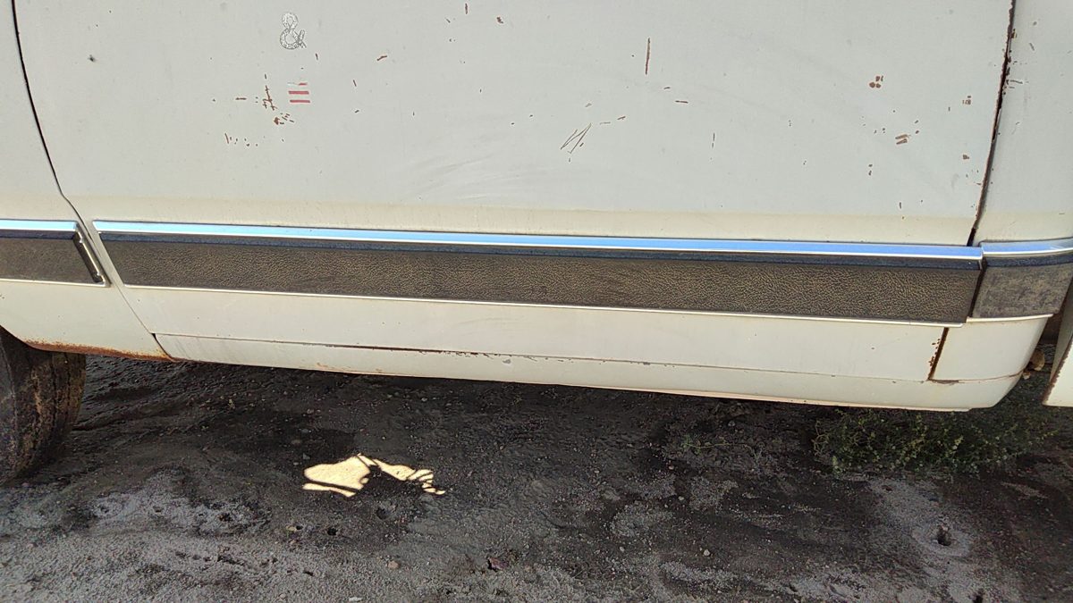 1984 Dodge D350 Driver Left Front Moulding From Door Oem Trim Strip