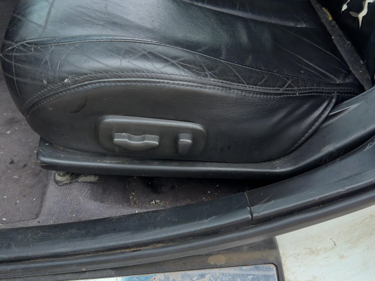 00-01 Infiniti I30 Driver Left Side Power Seat Switch With Trim Panel Oem Black