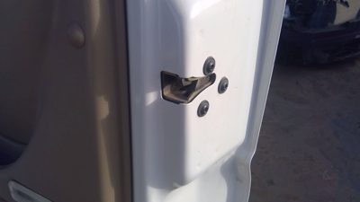 2005-2006 Chevy Suburban Passenger Right Front Door Latch With Rods/Cables Oem