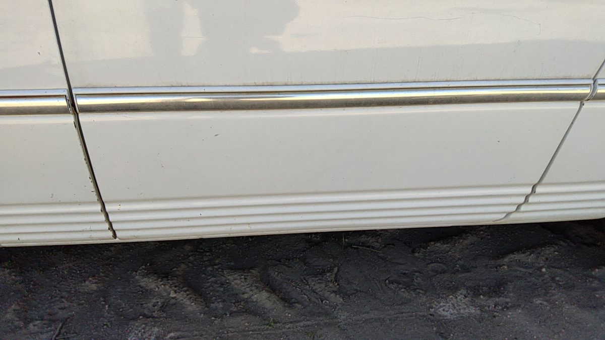 98 Town & Country Driver Left Rear Moulding From Door Back Trim Pwp Golden White