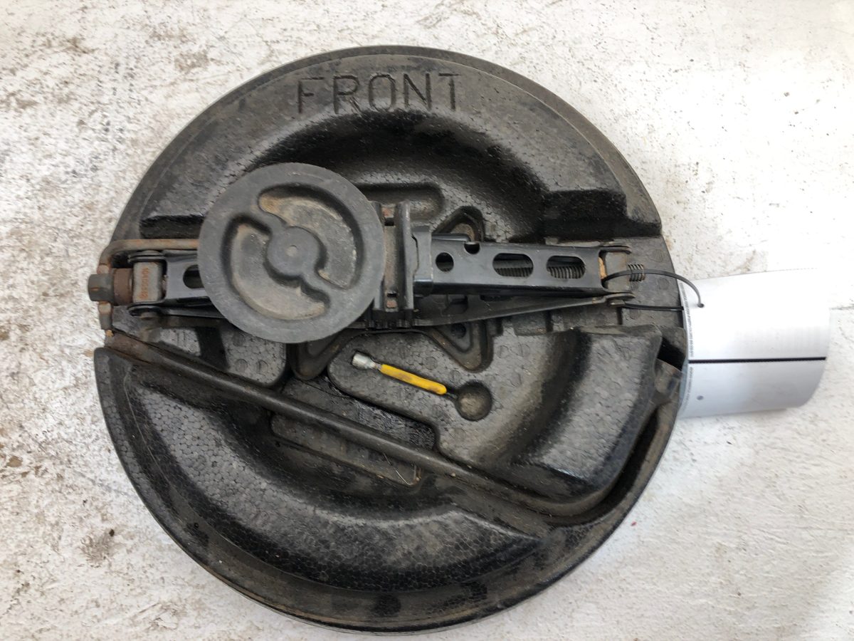 2001 Monte Carlo Ss Jack Tool Kit Set Complete With Tray Spare Tire Emergency