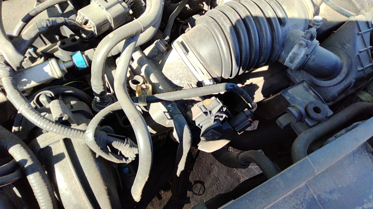 2004-2005 Mazda 3 Throttle Body Valve Assembly Complete Oem With Sensors 2.3L