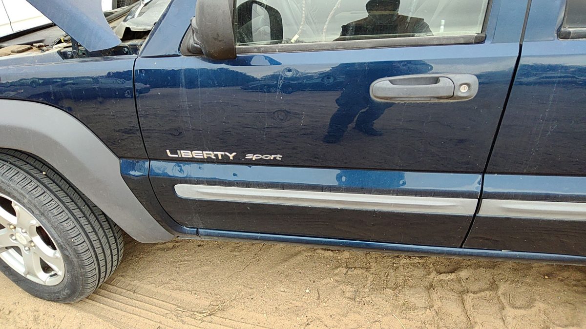 2002 Jeep Liberty Front Door