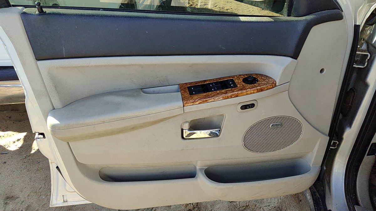 08-09 Grand Cherokee Driver Front Door Trim Panel With Master Switch Gray D1