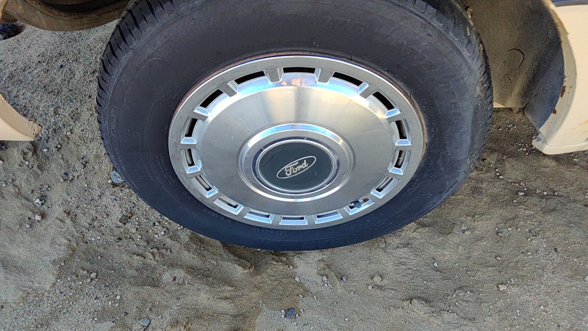 1984-1985 Ford Tempo 13 Hub Cap Wheel Cover Oem 1 E43z1130a