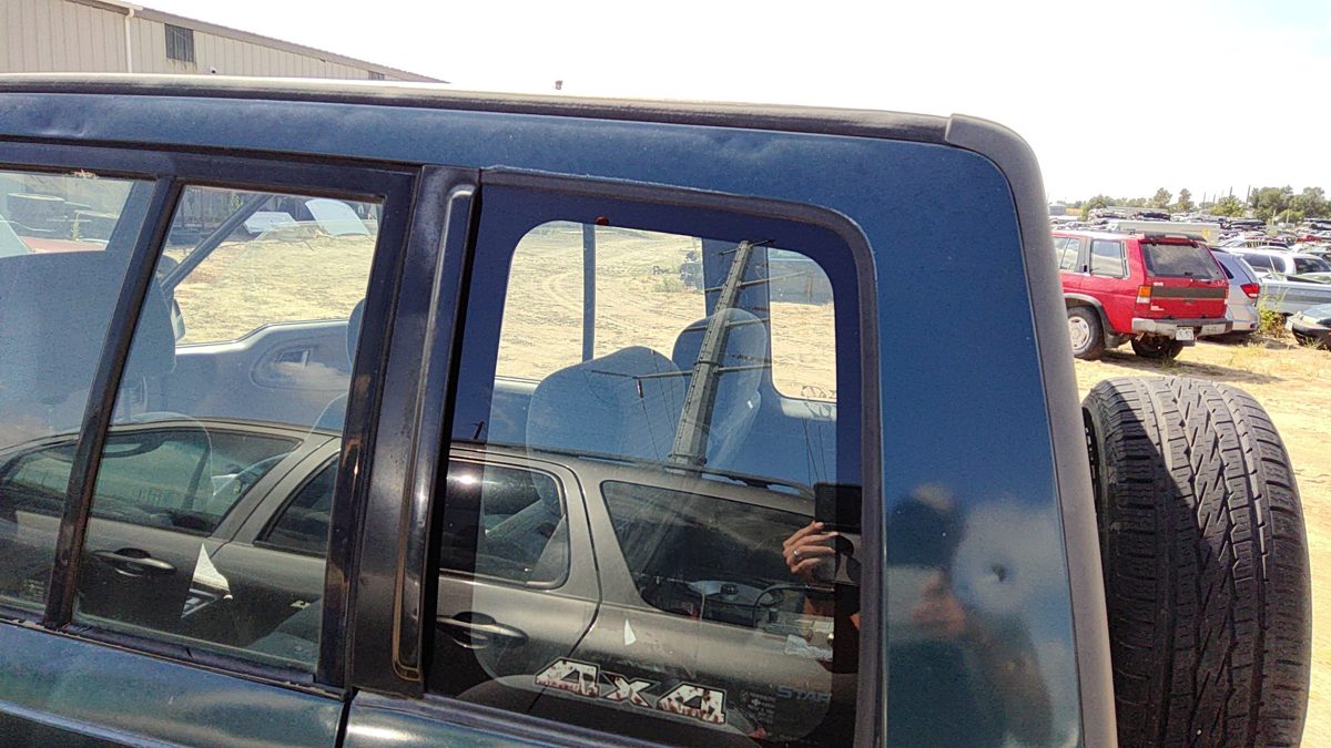 1991-1998 Suzuki Sidekick Driver Left Rear Quarter Glass Back Side Window Oem