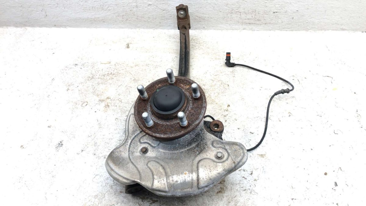05-11 Chrysler 300 Driver Left Front Spindle Steering Knuckle With Wheel Hub Rwd