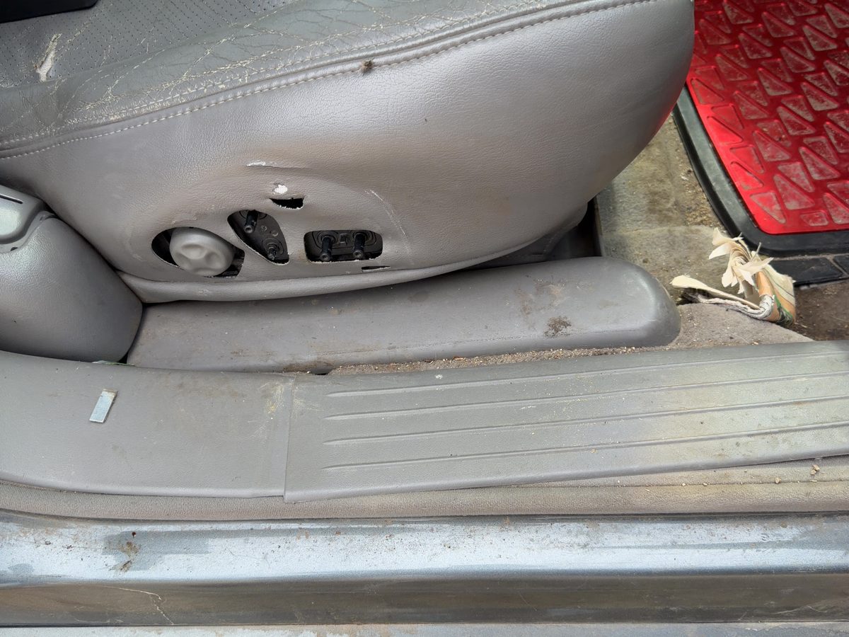 2003 Cadillac Seville Seat Track