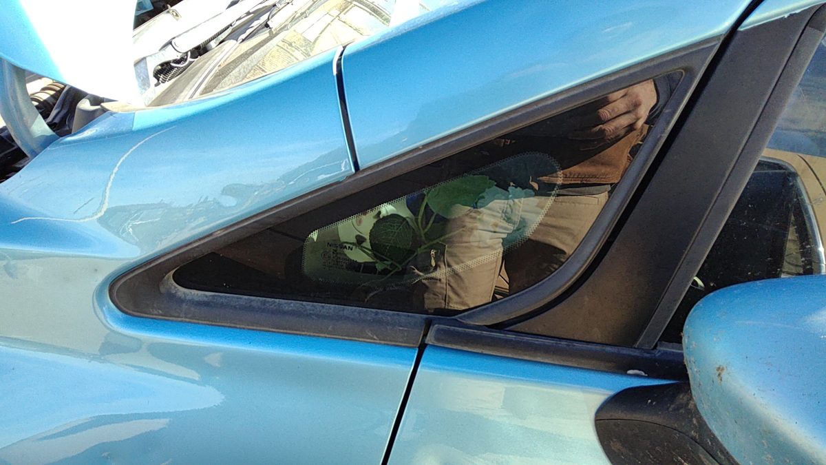 2014-2019 Nissan Versa Note Passenger Right Front Vent Wing Window Windshield