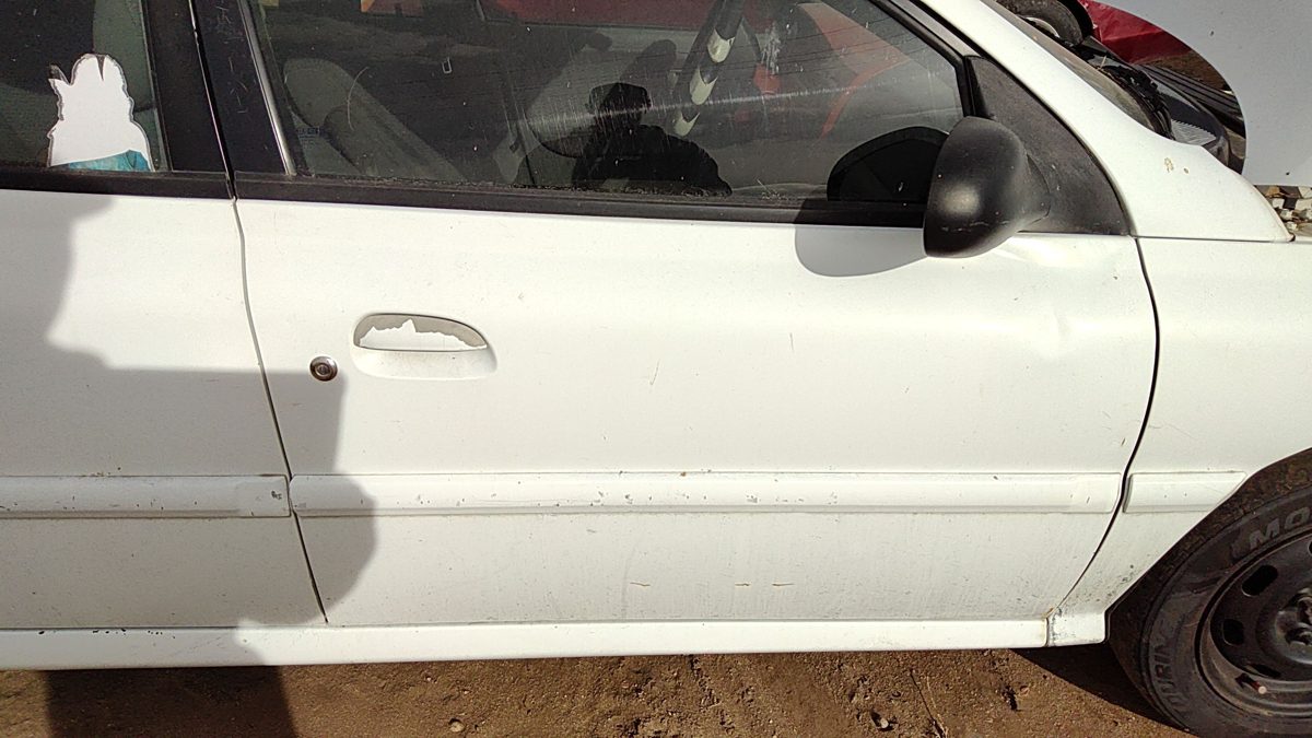 2002 Kia Rio Front Door