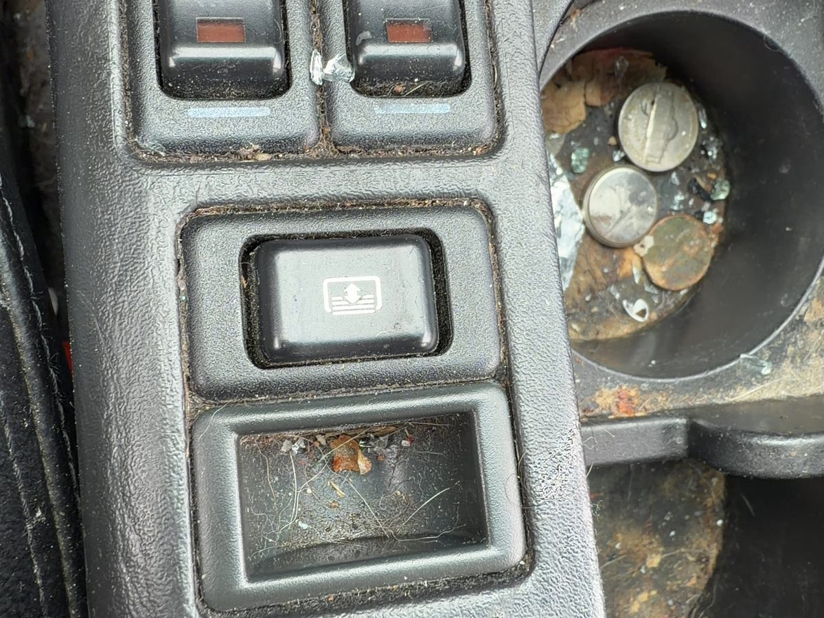 2000-2002 Infiniti I30 I35 Nissan Maxima Sunroof Switch Assembly OEM 25450-2Y900