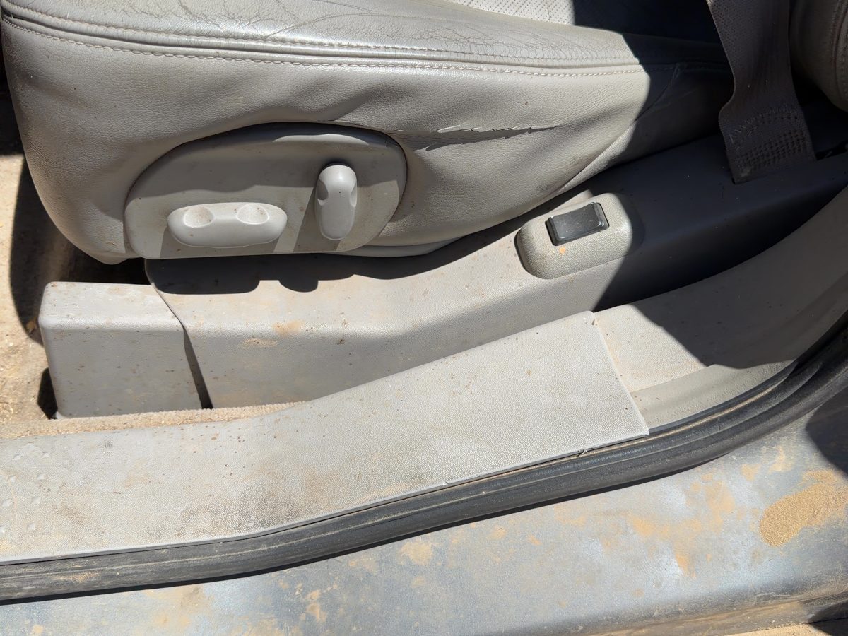 04 Cadillac Srx Driver Left Side Power Seat Switch With Trim Panel Oem Gray 132