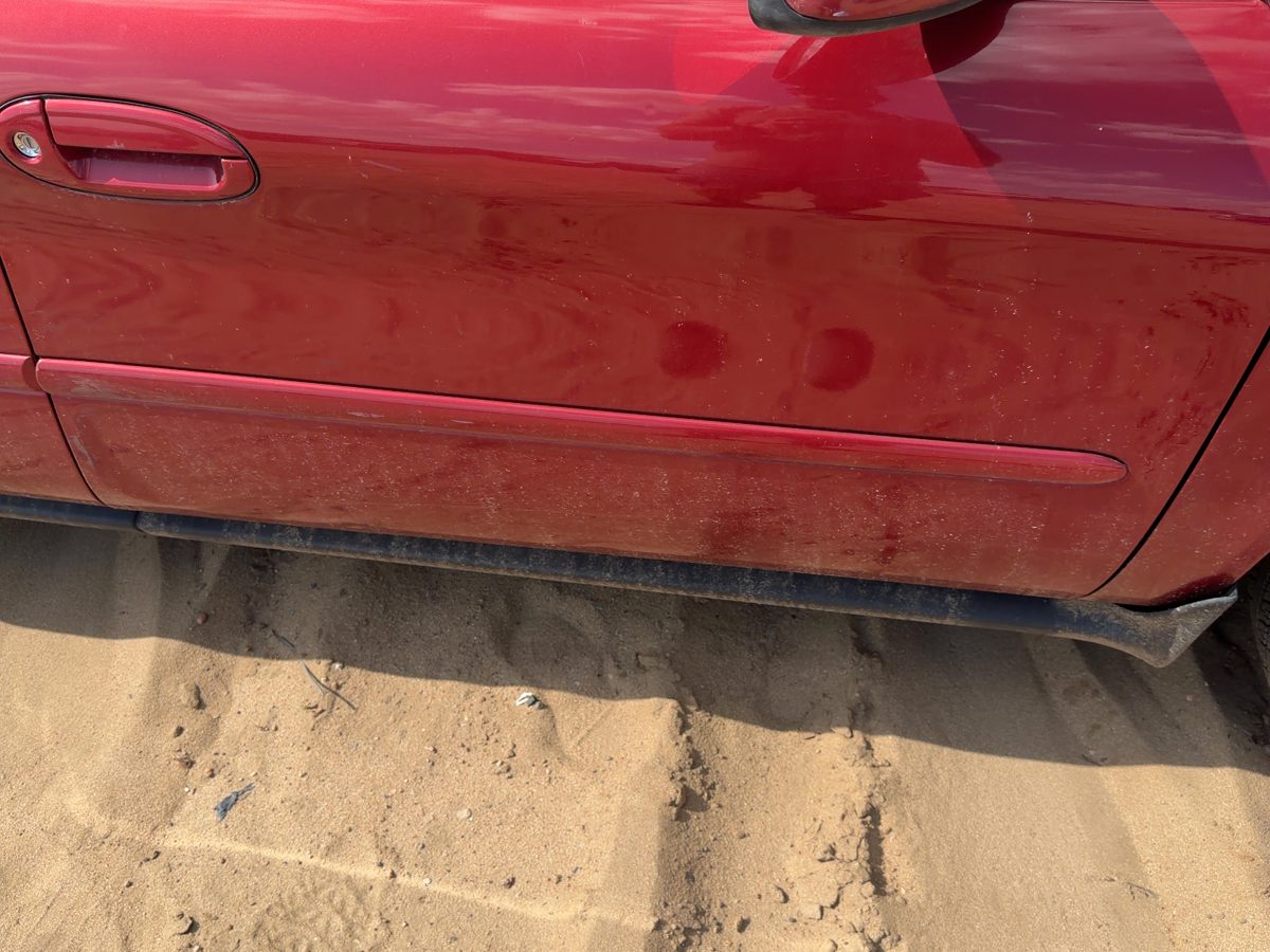 2000-2007 Ford Taurus Passenger Right Front Moulding From Door Oem Primed Red