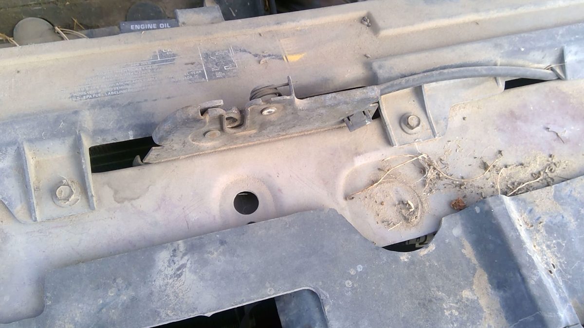1990-1999 Olds Eighty Eight Hood Latch Assembly With Bracket Oem 25619857