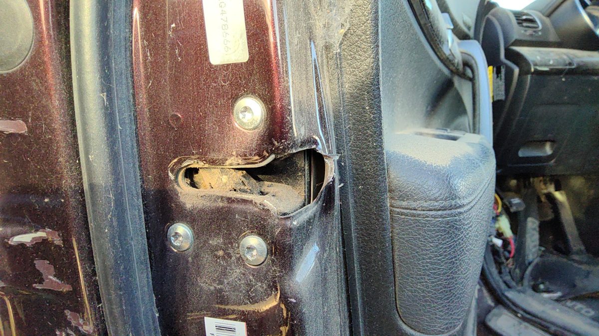 2011-2015 Kia Sorento Driver Left Front Door Latch With Rods/Cables Oem