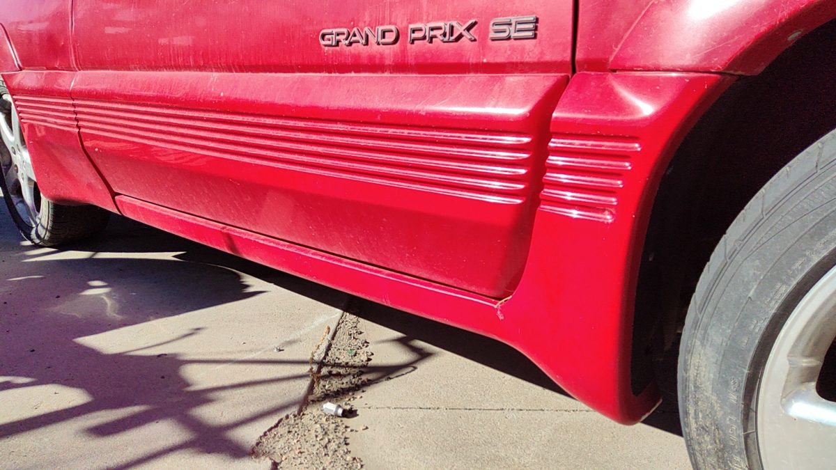 93 Grand Prix Passenger Right Lower Rocker Panel Moulding Side Skirt 2 Door Red