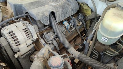 2001 2002 Silverado 2500 Hd Driver Left Valve Cover Oem 8.1l Lh 12559595