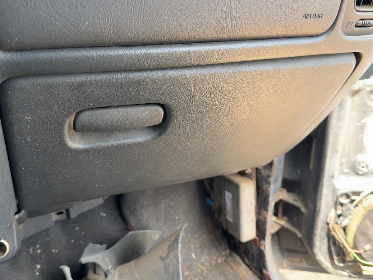 01 Chevy S10 Blazer Glove Box Assembly Complete Door With Latch Oem Graphite 122