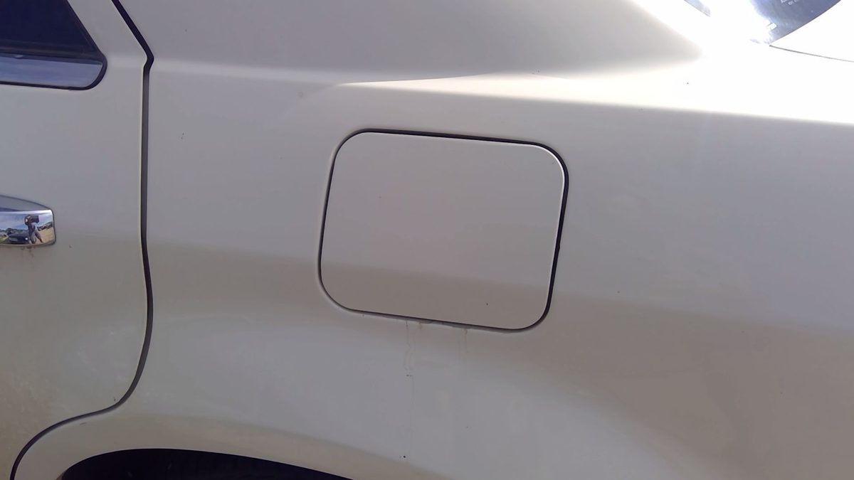2005-2010 Chrysler 300 Fuel Tank Door With Hinge Gas Lid Oem Filler White Pwg