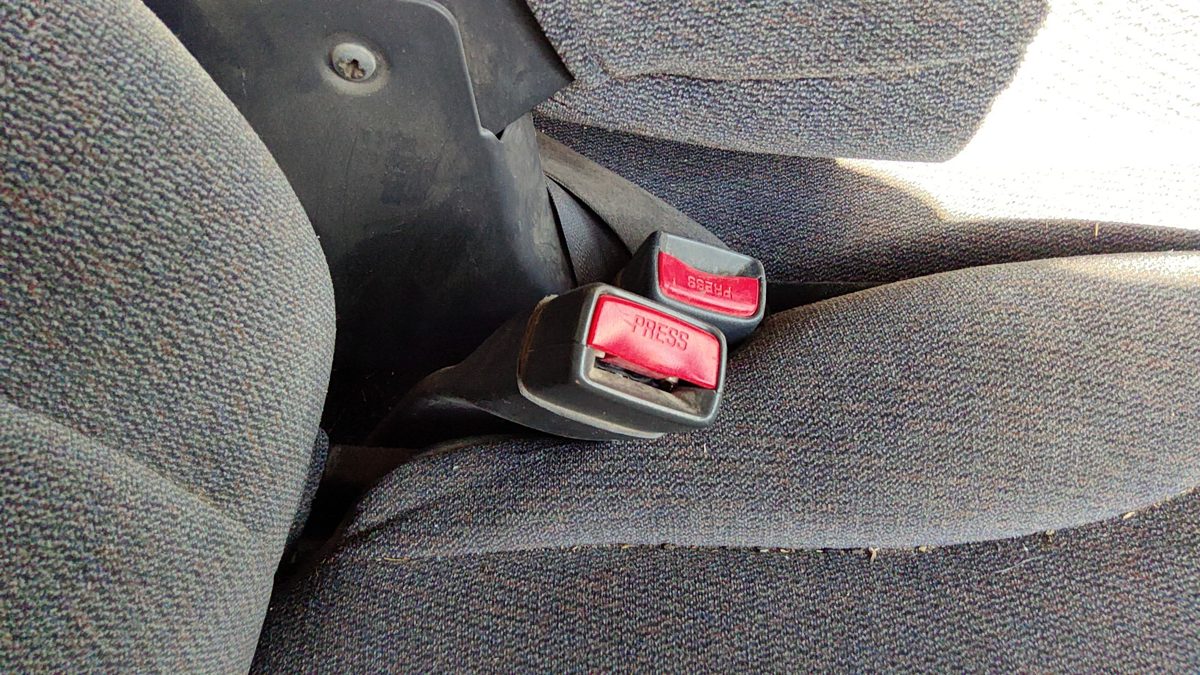 2001 2002 Sierra 2500 Hd Passenger Right Front Seat Belt Buckle Oem Graphite 12d