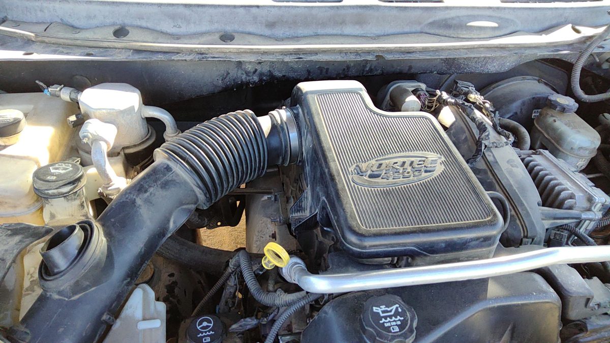 2002-2004 Chevy Trail Blazer Intake Tube With Resonator Oem 4.2L 15810294