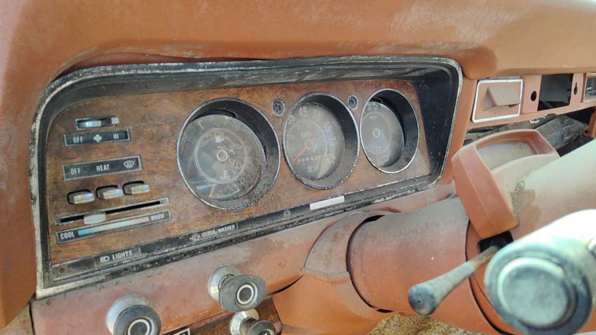 1984 Jeep Grand Wagoneer Dash Panel
