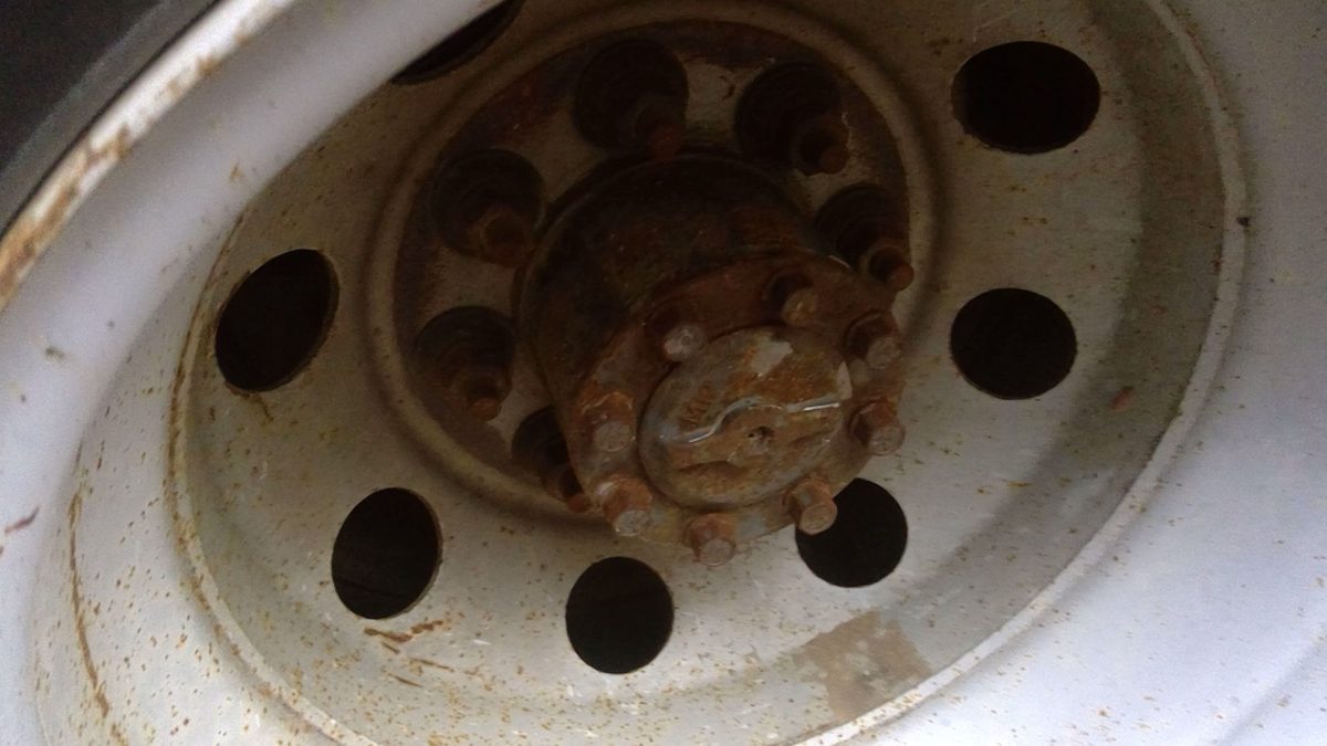 2002 Ford Van E450 Hub