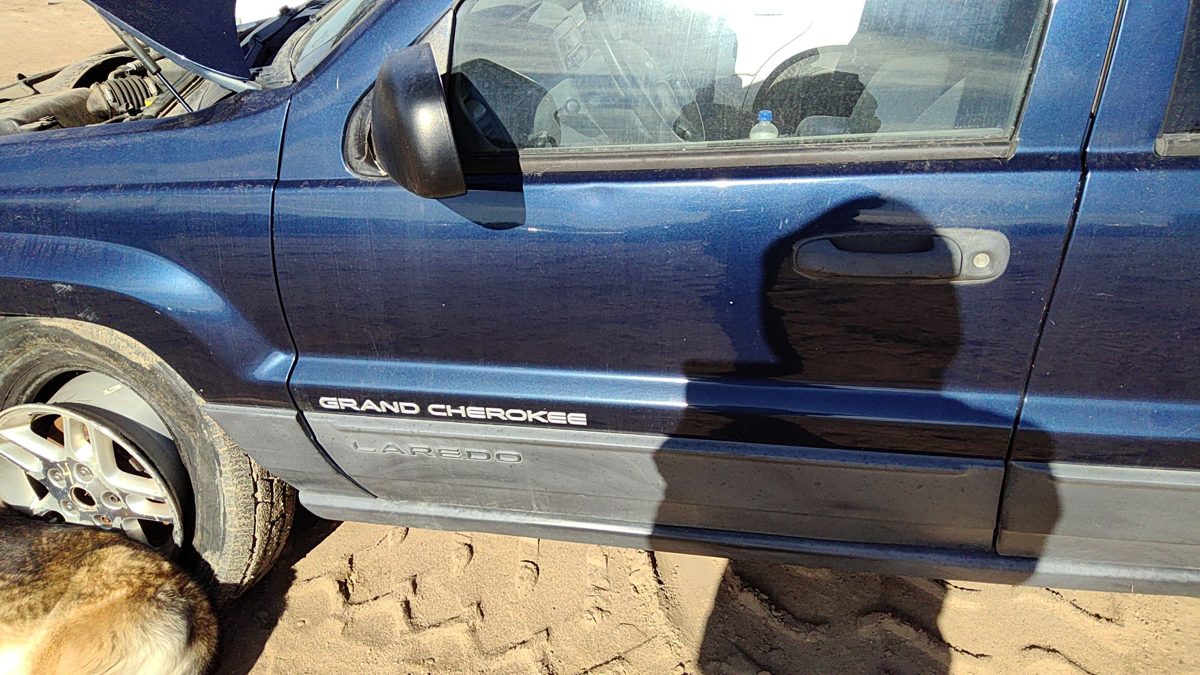2004 Jeep Grand Cherokee Front Door