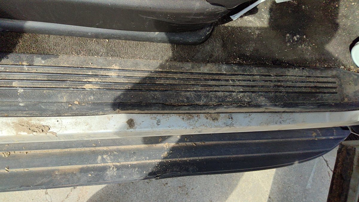 2010 Chevy Tahoe Passenger Right Lower Kick Trim Panel Oem Black