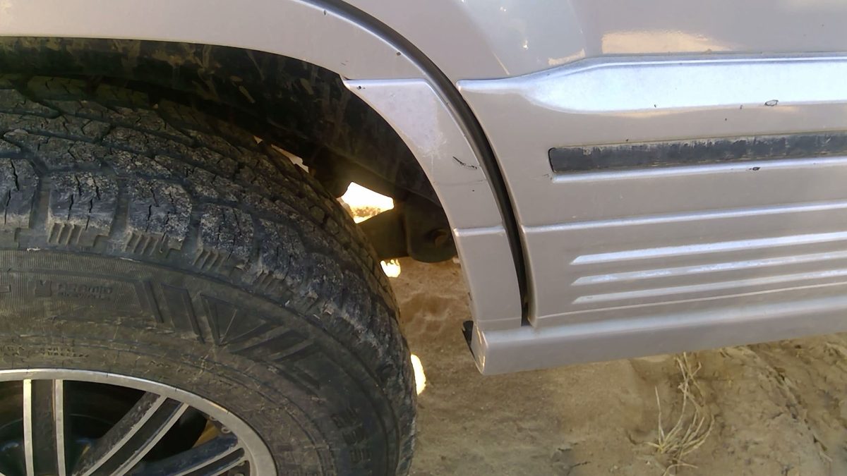 1994 Jeep Grand Cherokee Passenger Right Rear Moulding On Quarter Panel Silver