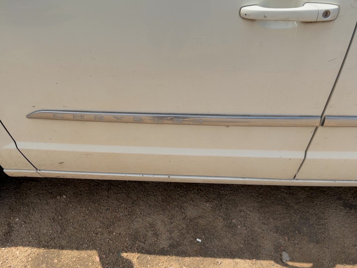 10-16 Town & Country Driver Left Front Moulding From Door Oem Trim Strip