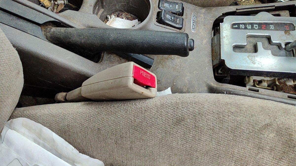2002-2005 Legacy Outback Passenger Right Front Seat Belt Buckle Receiver Oem Tan