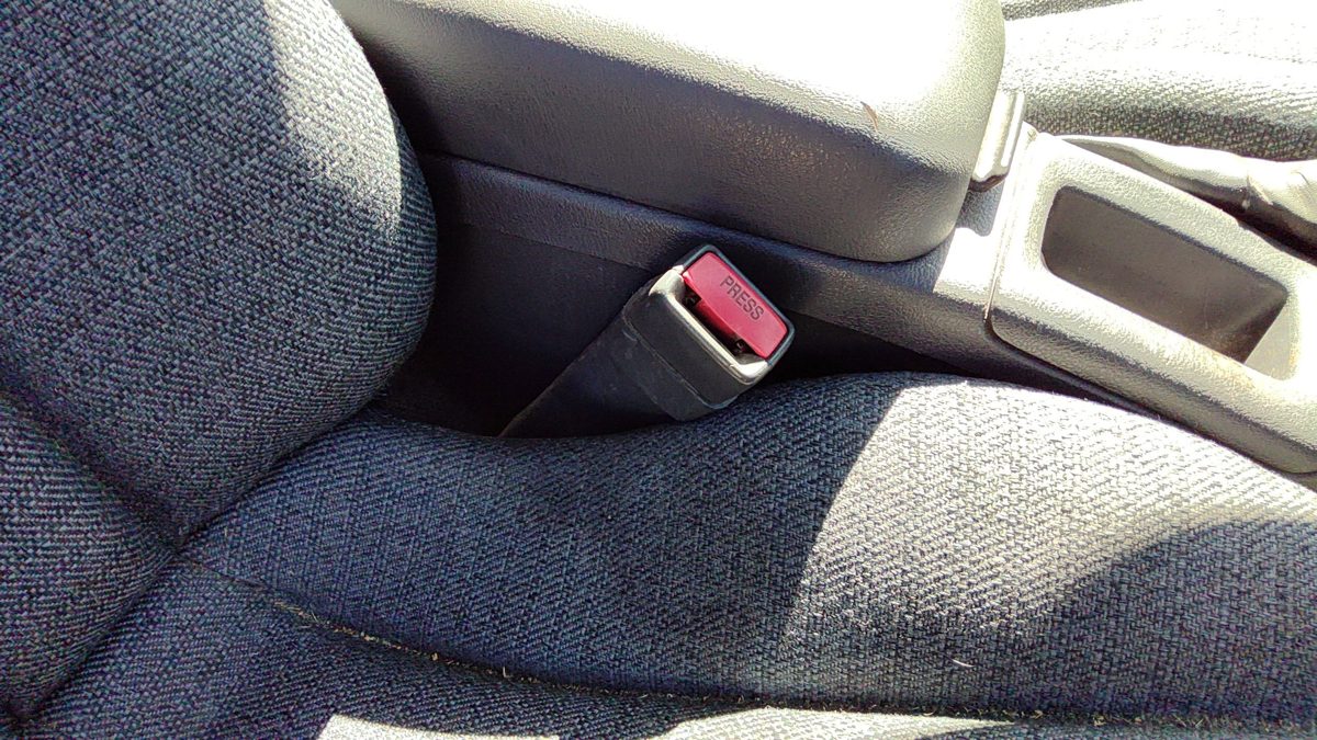 00-05 Chevy Cavalier Passenger Right Front Seat Belt Buckle Receiver Gray 12C